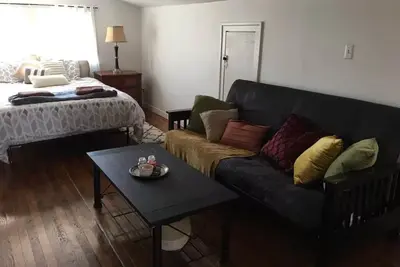 Image de ‘Edith’ Carriage House Getaway - Hamburg/I-75!