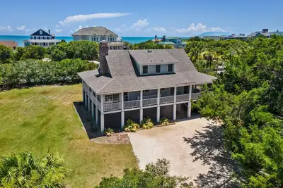 Image de Berry Restful in DeBordieu Colony, Steps from the Beach Walkway.
