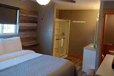 Image de Alexander’s Landing Penthouse - Lakefront, Balcony, and Room to Relax