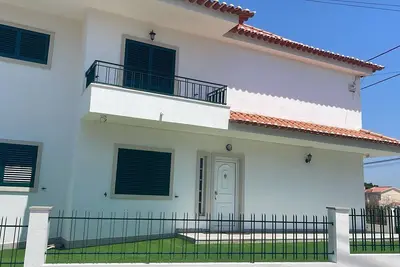 Image de 7min to the beach & 23min to Lisbon city, offering convenience & coastal charm