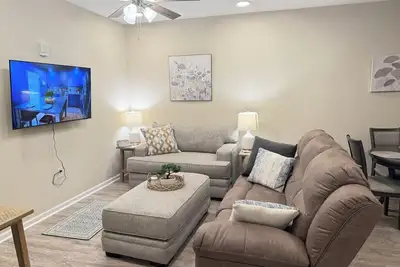 Image de 1a luxury brand new apartment in hsv near aquatic center, hospitals and mall.