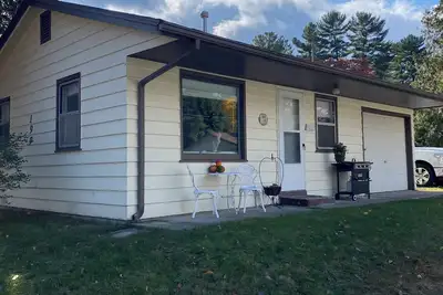 Image de Updated 1-bed Cottage 3 doors from Houghton Lake w/ WiFi and next to Golf course