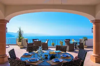 Image de Breathtaking Views of South Coast Puerto Vallarta, Hillside in Upper Concha's Chinas
