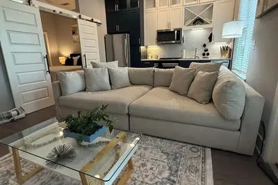 Image de Luxury Comfort in Heart of Atlanta - Walk to Everything!