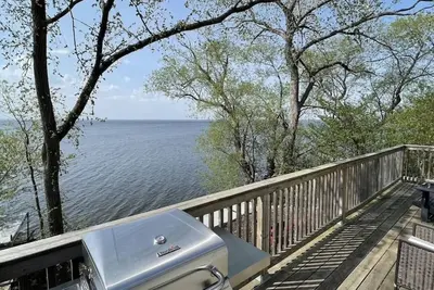 Image de Secluded Lake House Retreat