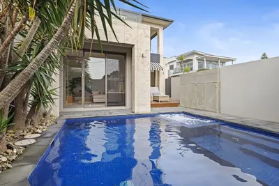 Image de Mornington Beachfront Bliss - Pool, Spa & Rooftop Sunsets