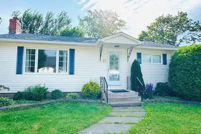 Image de Cozy 2 bedroom apartment with yard, big lounge