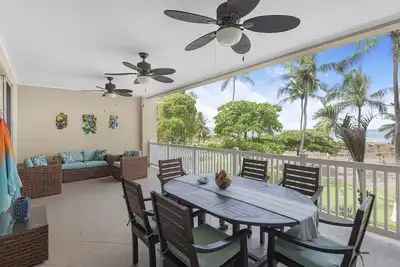 Image de Spacious beachfront view patio, 1380 sqm condo, Aircon, 24hr security, new decor