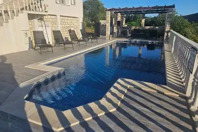 Image de Maison pour la famille avec la piscine Zabrđe, Peljesac (K-24356)