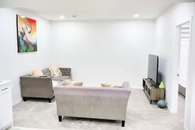 Image de Cozy and Serene 2br Apartment-Perfect getaway in Calgary!