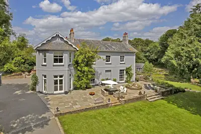 Image de Farwell House -  a house that sleeps 8 guests  in 4 bedrooms