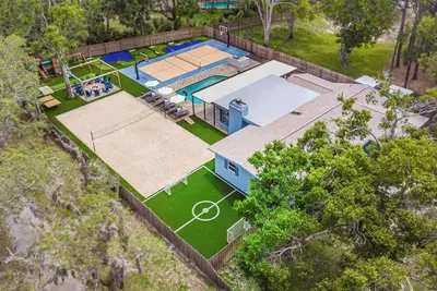 Image de 18 Guests I Pool • Pickleball • Volleyball