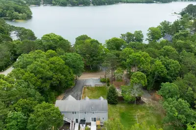 Image de Lakefront Retreat & Back Yard Oasis