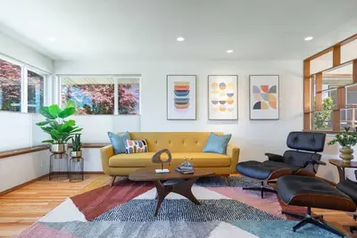 Image de Chic & Bright- Parking, Backyard