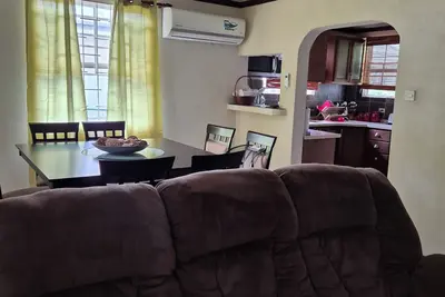 Image de Spacious 3-bedroom, 3 1/2 bathroom house with WiFi and Ac in lovely Bridgetown.