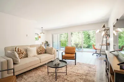 Image de Stylish Bellevue Stay, half mile to downtown
