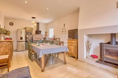 Image de Villa T3 rénovée, jardin arboré, proche station thermale