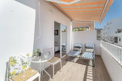 Image de Studio de vacances 'Centrico Con Terraza Privada' avec vue sur la montagne, balcon et Wi-Fi