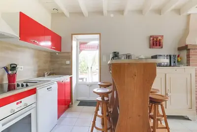 Image de Charmante villa T3, jardin spacieux, parking, proche lac & thermes