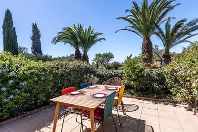 Image de T2 avec loggia et terrasse en résidence front de mer