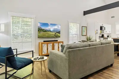 Image de Secluded 3br Cabin, Lake Access & Resort Perks