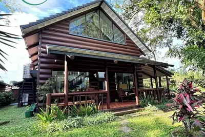 Image de Luntian log cabin with WiFi, Ac in superb Tagaytay City