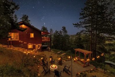 Image de New 4br Luxe Getaway Stunning Views/ Hot Tub/ Home Theater & Games- Pet Friendly