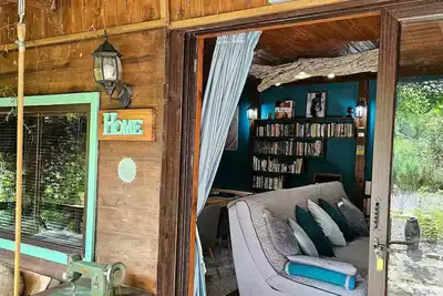 Image de Guesthouse Villa India - Bibliothek