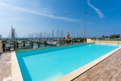 Image de Joli appartement pour 4 personnes avec Wifi, piscine, climatisation, Tv et terrasse