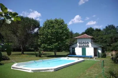 Image de Maison de vacances 'Gîte 2ch 2sdb Piscine 20min Plages' avec piscine partagée