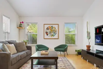 Image de South Congress Living w/ Gorgeous Porch & Backyard