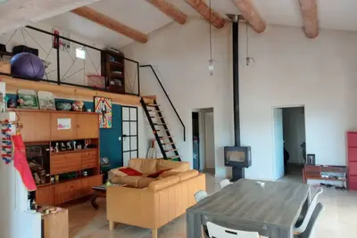 Image de villa de charme rustique moderne avec piscine couverte et chauffée