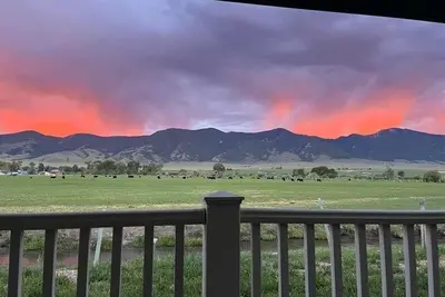 Image de Charming 2-bedroom house in lovely Alder with WiFi, Ac & beautiful Mountain View