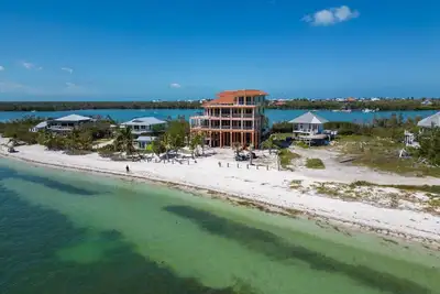 Image de 5br North Captiva Estate Sleeps 19 with Pool & Dock