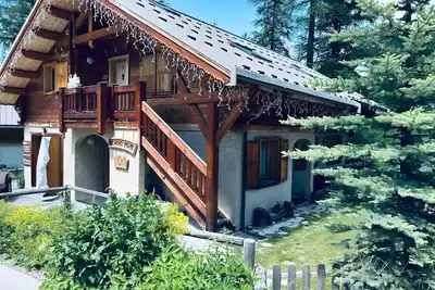 Image de Chalet 'Le Hors Piste' avec vue sur la montagne, jardin privé et Wi-Fi