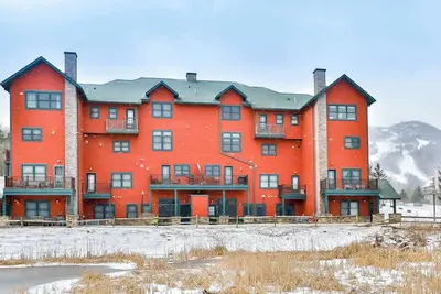 Image de Steps from Hunter Mountain | Cozy Modern Condo