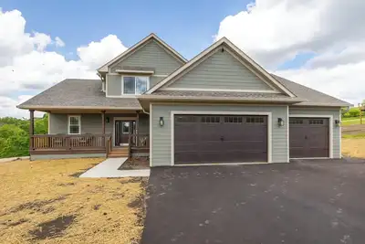 Image de Charming 2-bedroom option w/ 2. 5 baths in a large home in the Galena Territories