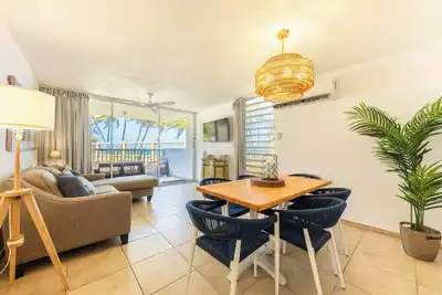 Image de Ocean View 1st Floor Apt w/ Pool on Beach