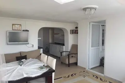 Image de Ailecek tatil yapabileceğiniz Çeşme merkezde denize bahçeli daire.