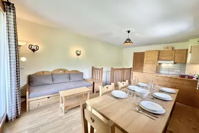 Image de À 50m des pistes de ski, 2ème étage, vue montagne, piscine, balcon, télévision, casier à ski, 60m²