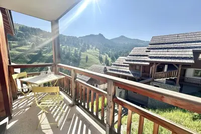 Image de À 50m des pistes de ski, 4ème étage, vue montagne, piscine, balcon, télévision, casier à ski, 32m²