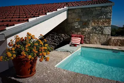 Image de Maison de campagne 'Curva' avec vue sur la montagne, piscine privée et Wi-Fi