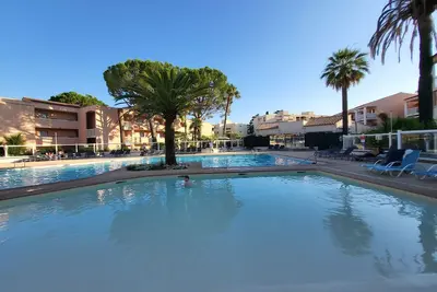 Image de Beau T2 à Golfe-Juan vue piscines parc tropical Résidence du Golf proches plages