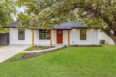 Image de Minutes to 6th Street - Sleeps 10 -Pool table