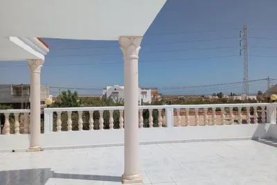 Image de Bel Appartement\nPrès de la fameuse plage de Hassi jerbi\n1er étage