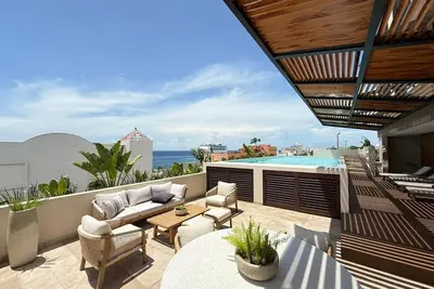 Image de Brand New Luxurious Ocean Front Condo with Pool in the heart of downtown Cozumel