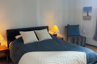 Image de Bright & comfortable 2-bed apartment in Mid-Toronto! Free parking/pet friendly!