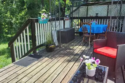 Image de unique bungalow in a friendly neighborhood