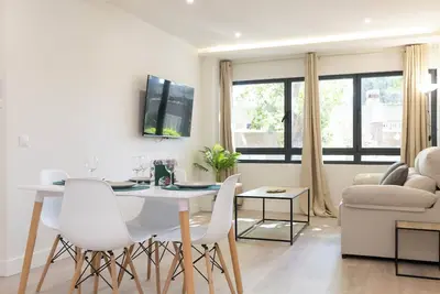 Image de Lujo en barrio tranquilo