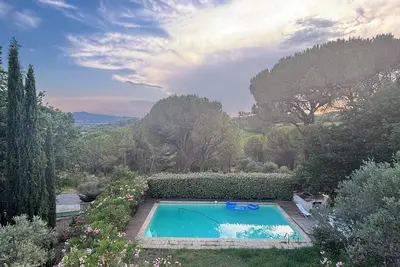 Image de Maison de campagne avec piscine et vue à Lourmarin